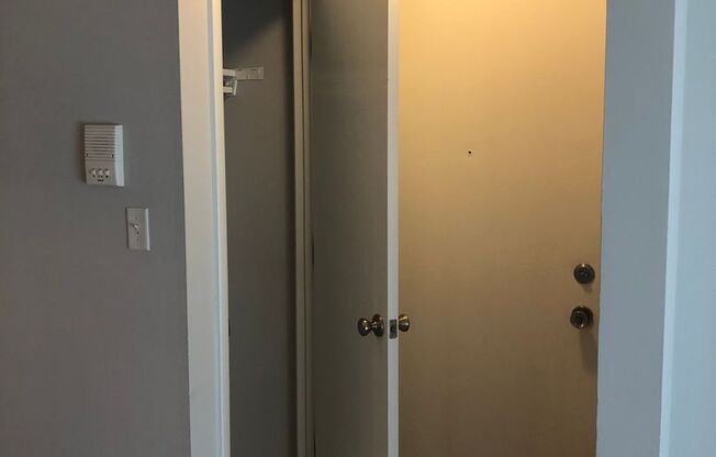 1 bed, 1 bath, 755 sqft, $1,099, Unit 5815D