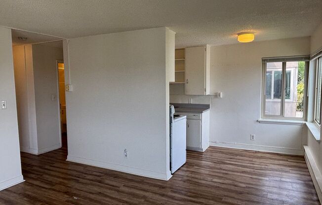 Large Top Floor Two Bedroom with View!! Free May