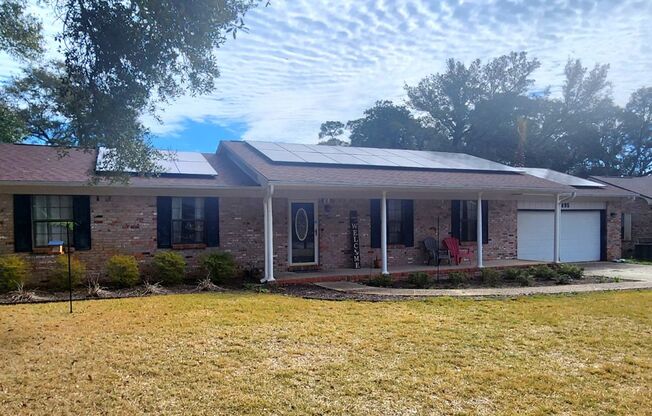 Charming Home with Pool & Prime Location!