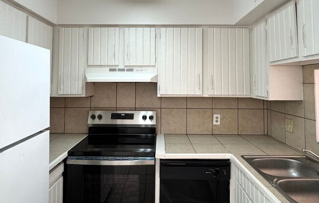 2 beds, 1.5 baths, $1,050, Unit # 2