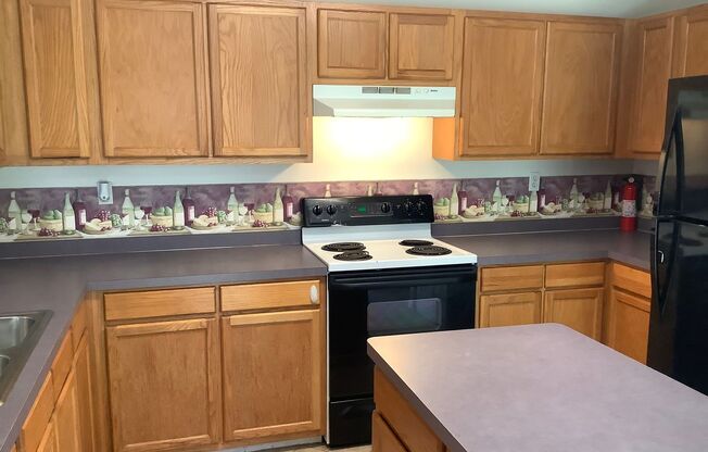 Spacious 3BR/3BA Townhome in PRIME location!!