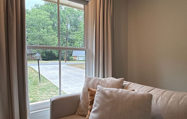 Beautiful 3-bedroom House in SouthPark!
