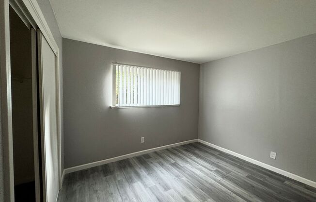 Oak Plaza Apartments