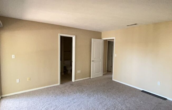 3 beds, 2.5 baths, $1,600, Unit # 310