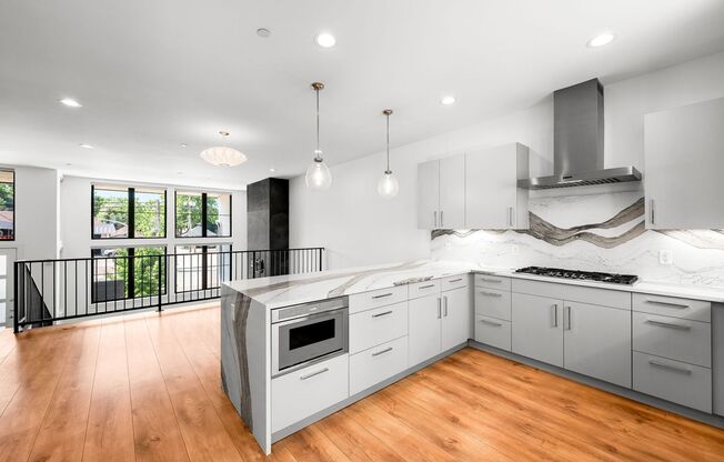 LUX 3BD, 5BA Modern Townhome Near Cherry Creek, Congress Park, and City Park