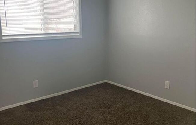 2 beds, 1 bath, 842 sqft, $825, Unit 4