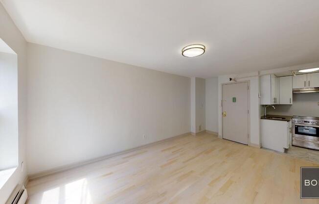 1 bed, 1 bath, $3,250, Unit 5R