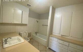 1902 WISDOM DR