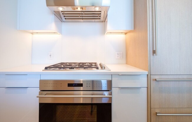 1 bed, 1 bath, 815 sqft, $4,800, Unit 25H