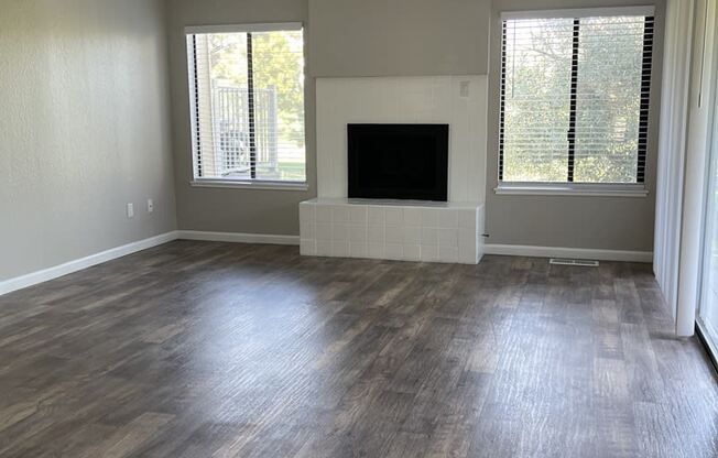 Livingroom with fireplace