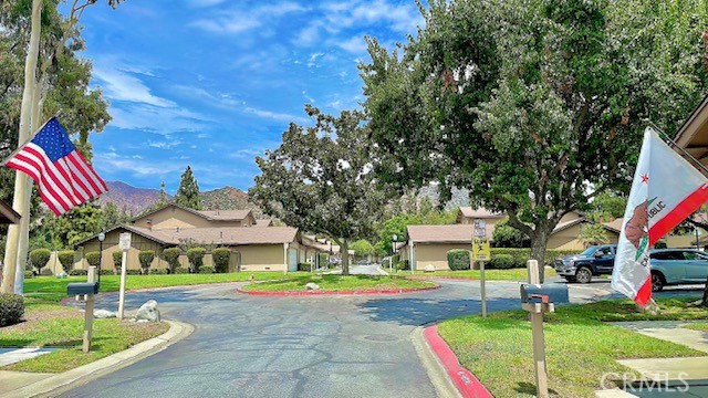 642 N LAUREL VLY DR