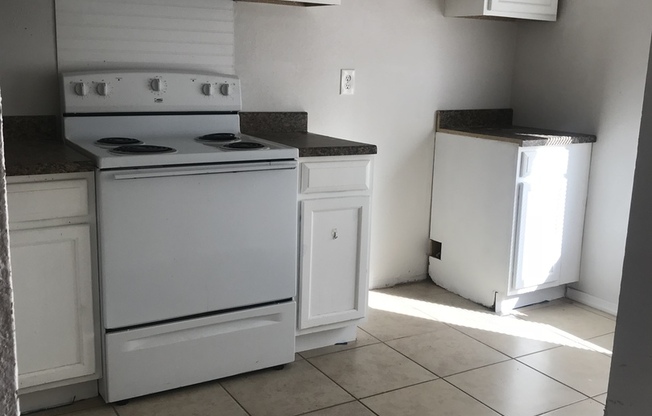 IMMEDIATE  MOVE IN!!!!!Cute 2 Bed / 2 Bath Unit in Pine Hills For Rent