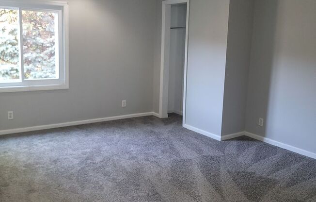 2 beds, 1 bath, $1,250, Unit Unit 2