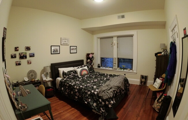 2 beds, 1 bath, $3,600, Unit 14