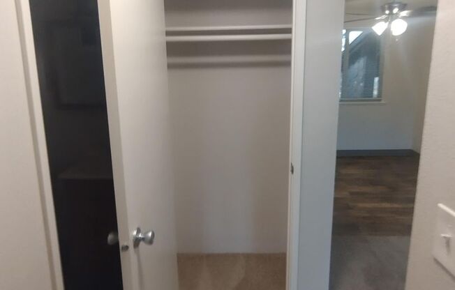 1 bed, 1 bath, 592 sqft, $1,250, Unit 010