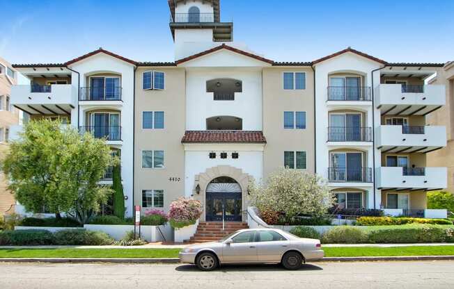 a car parked in front of an apartment building