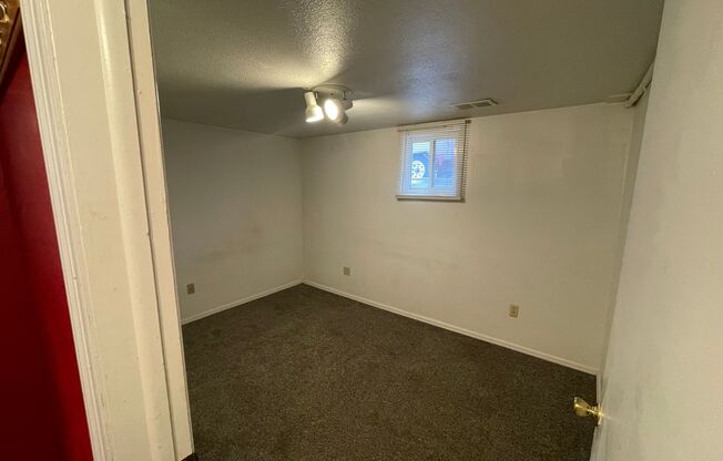 2 beds, 1 bath, 864 sqft, $1,200, Unit Unit 1/2