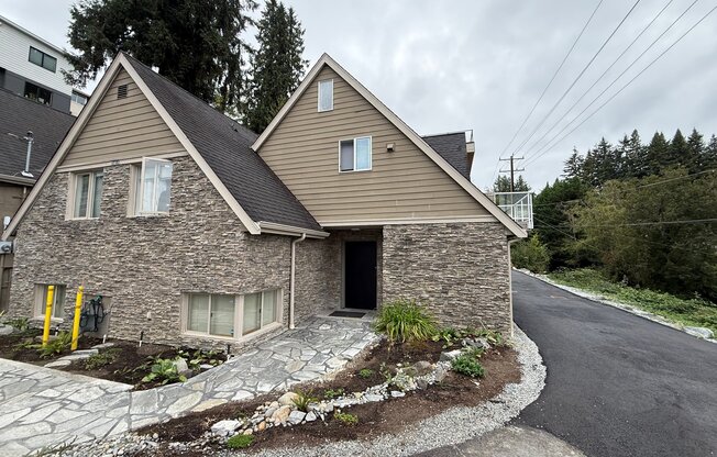 5603 30 AVE SW