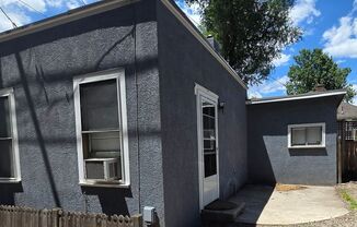 Cute Cottage Close to Downtown!