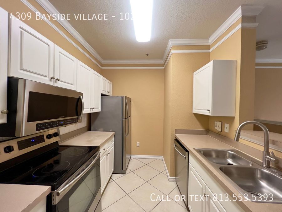 4309 BAYSIDE VLG DR