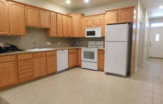 2 beds, 2 baths, $1,700