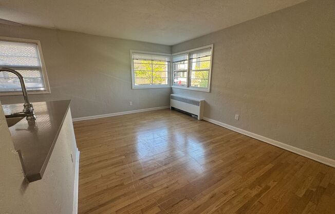 1 bed, 1 bath, 607 sqft, $1,350, Unit 24