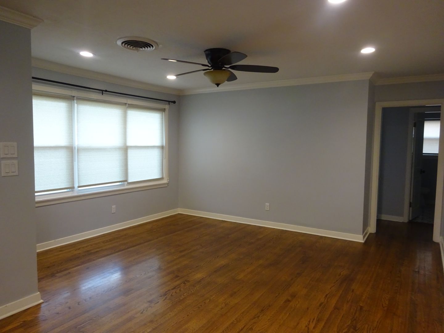For Lease | 3 Bed, 1 Bath | 1,074 Sq Ft |Oak Forest–Garden Oaks |