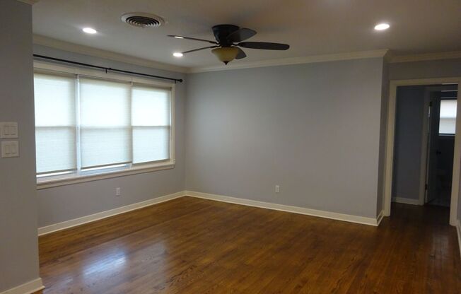For Lease | 3 Bed, 1 Bath | 1,074 Sq Ft |Oak Forest–Garden Oaks |