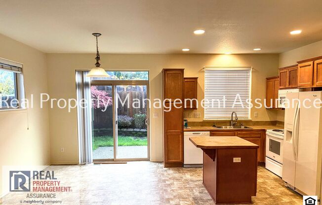 Spacious 3-Bedroom Beaverton Home with Gas Fireplace, Fenced Yard & Garage