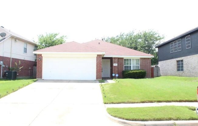 1-MONTH FREE IF MOVE-IN BY 9/16 - 3 bedroom, 2 bath, 1700+ sq ft ~ Mansfield ISD!