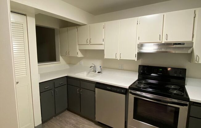 2 beds, 1.5 baths, 1,100 sqft, $1,697, Unit 1810