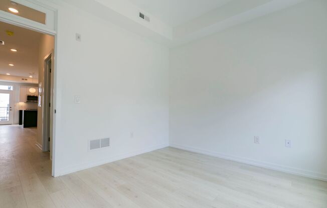 1 bed, 1 bath, 650 sqft, $1,395, Unit 1240 - B