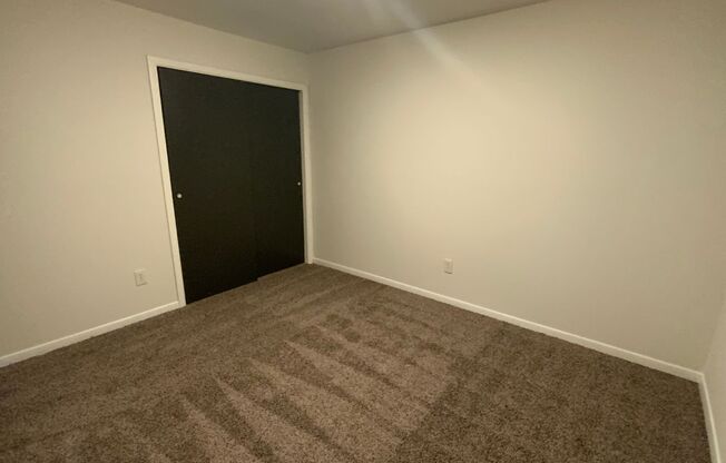 2 beds, 1 bath, 800 sqft, $1,000, Unit 20