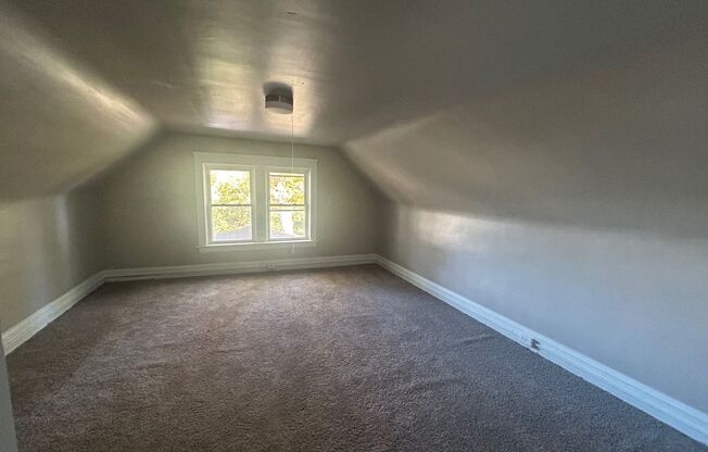 4 beds, 1 bath, $1,400, Unit UP