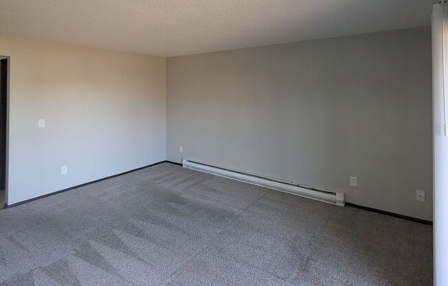 1 bed, 1 bath, 687 sqft, $1,095, Unit 42