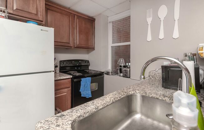 1324 E Carson Street