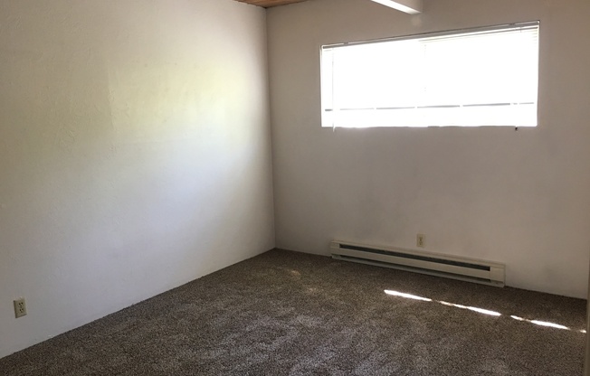 2 beds, 1 bath, 700 sqft, $1,195, Unit MAN 315