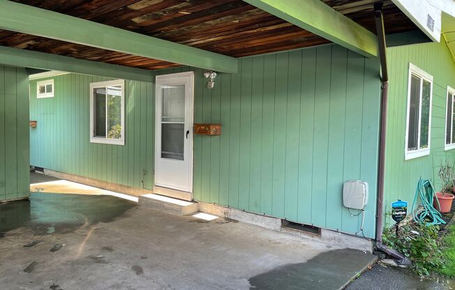 Cozy 2 Bedroom Duplex Located in a Great Location Close to Washington Square. Water/Sewer Included in Rent.