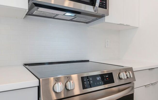 2 beds, 2 baths, 927 sqft, $1,935, Unit B220