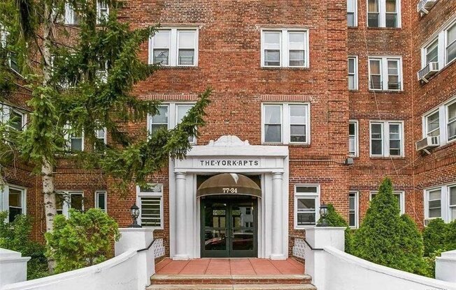 77 34 AUSTIN ST