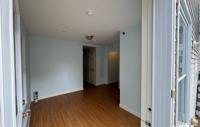 2 beds, 1 bath, 750 sqft, $2,300, Unit 7