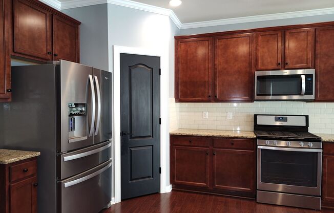 Move-in ready Townhome with in Stone Creek Ranch!