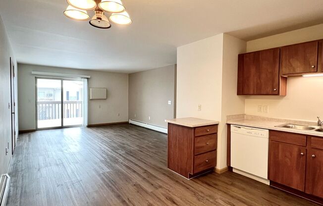 2 beds, 1 bath, 919 sqft, $1,070, Unit ME 2301-14