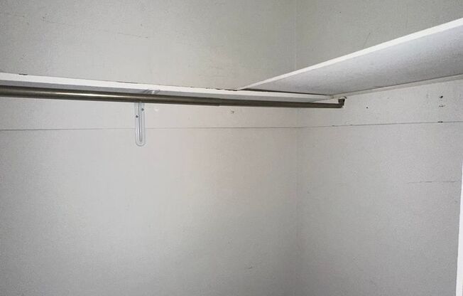 1 bed, 1 bath, 708 sqft, $1,330, Unit King Edward Annex 18