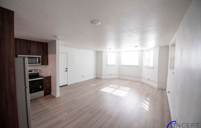 1 bed, 1 bath, 590 sqft, $1,425, Unit 27