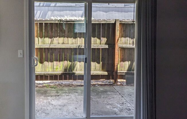 2 beds, 1 bath, 889 sqft, $1,295, Unit 33