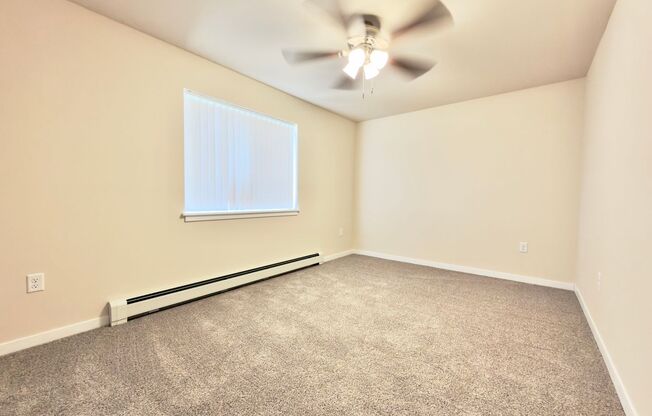 1 bed, 1 bath, 749 sqft, $1,324, Unit EC 4242-13