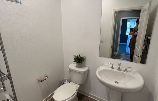 1 bed, 1 bath, 120 sqft, $1,295, Unit Room 1