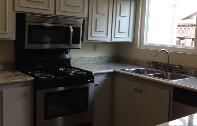 LOCATION LOCATION...CONVENIENTLY LOCATED NEAR 880...3 BED AND 2 BATH WITH LARGE FAMILY ROOM!