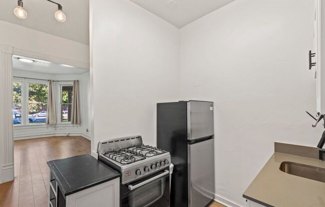 Studio, 1 bath, $999, Unit 726-01